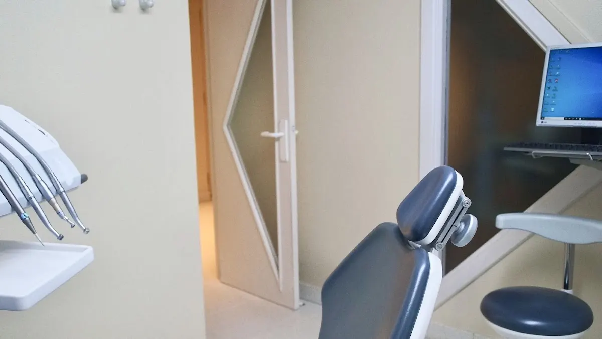 Sillón y equipamiento de tratamiento en Llousas Clínica Dental