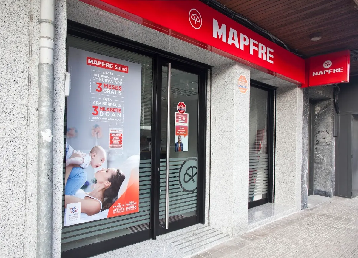 Fachada de la oficina de Mapfre en Traña-Matiena, Abadiño.