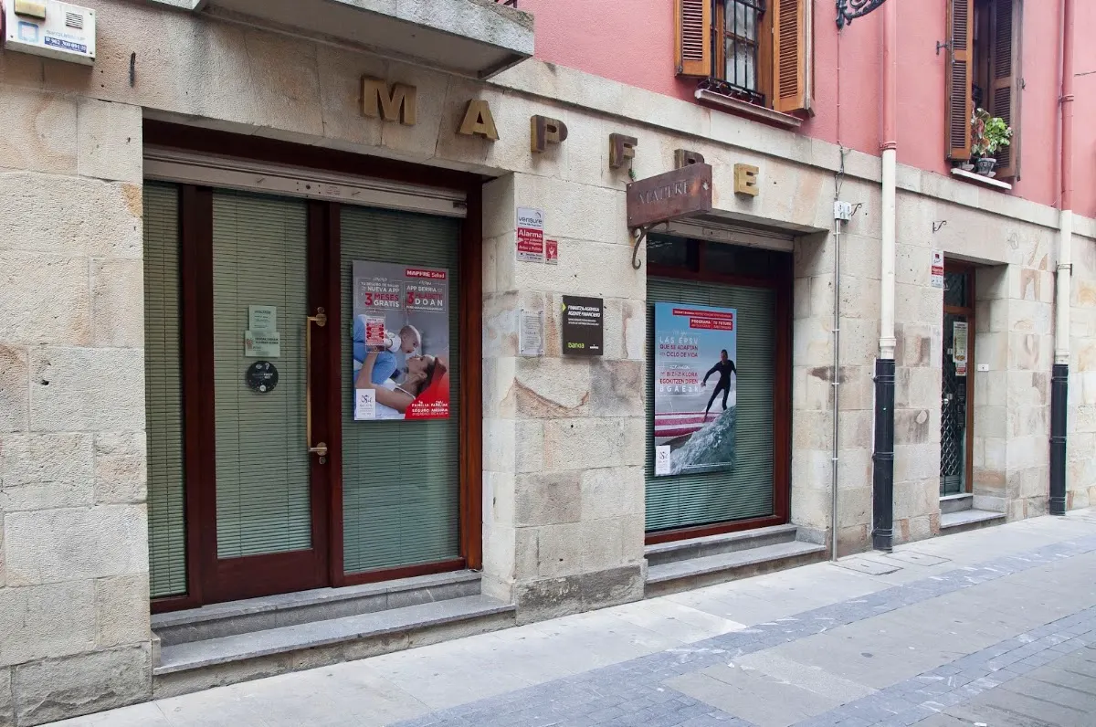 Fachada de la oficina de Mapfre en Elorrio