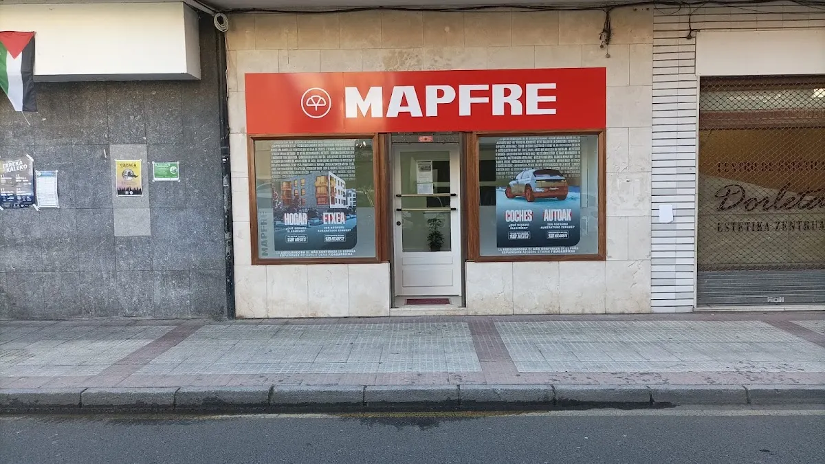 Fachada de la oficina de Mapfre en Zaldibar.