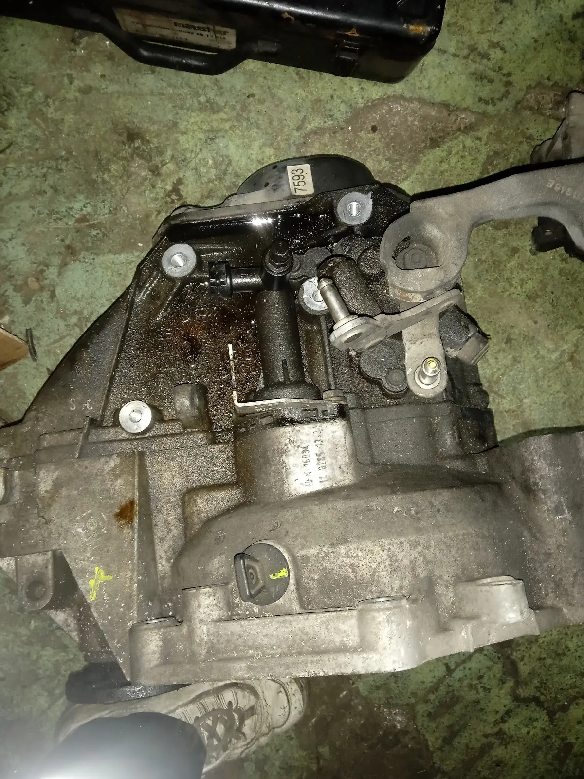 Pieza mecánica de un vehículo fotografiada de cerca, imagen de Mejoras Auto Nyk.