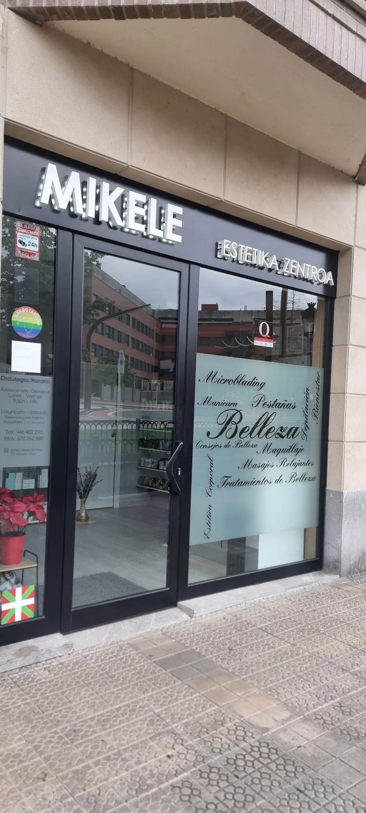 Entrada de Mikele Estetika Zentroa en Amorebieta-Etxano.