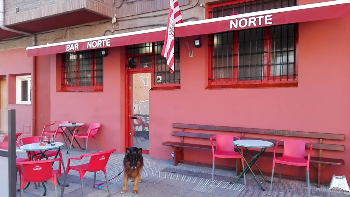 Terraza y fachada del bar Norte en Berriz