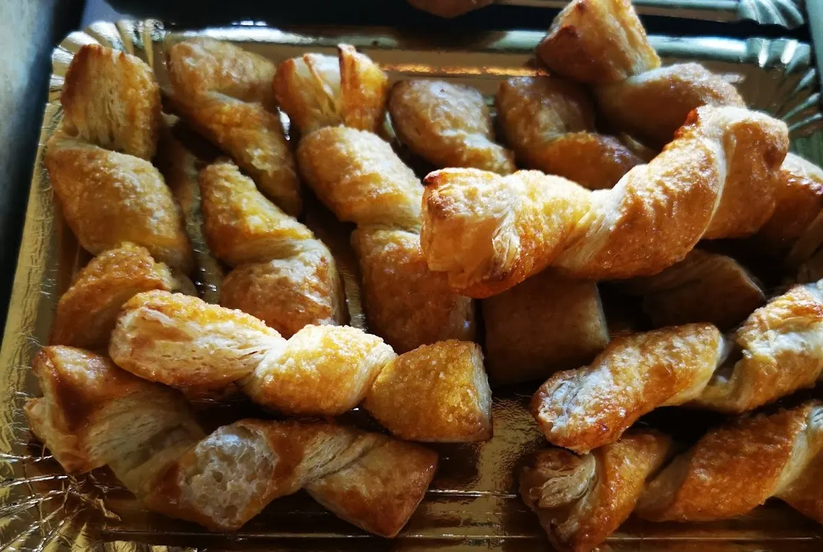 Pastas dulces expuestas en una bandeja