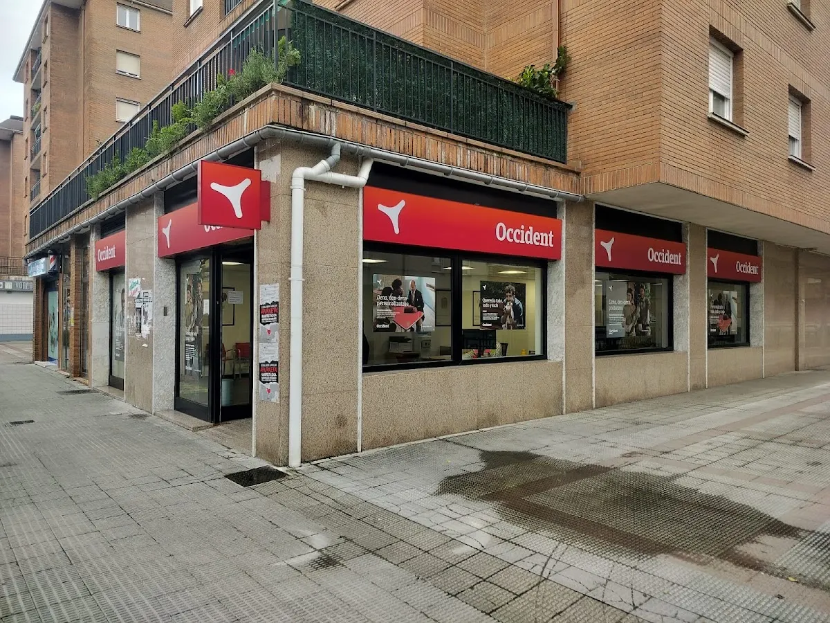 Fachada de la agencia de seguros Occident en Traña-Matiena