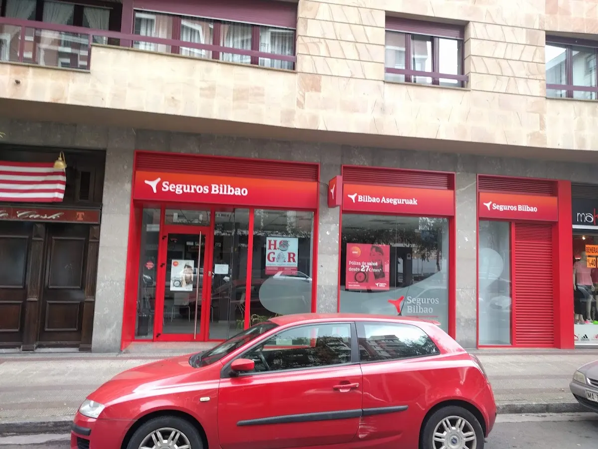 Fachada de una oficina de seguros en Durango