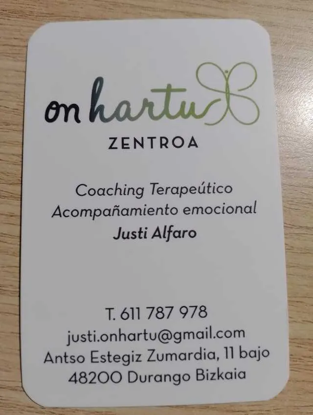 Tarjeta de On Hartu Zentroa con información de coaching terapéutico y acompañamiento emocional