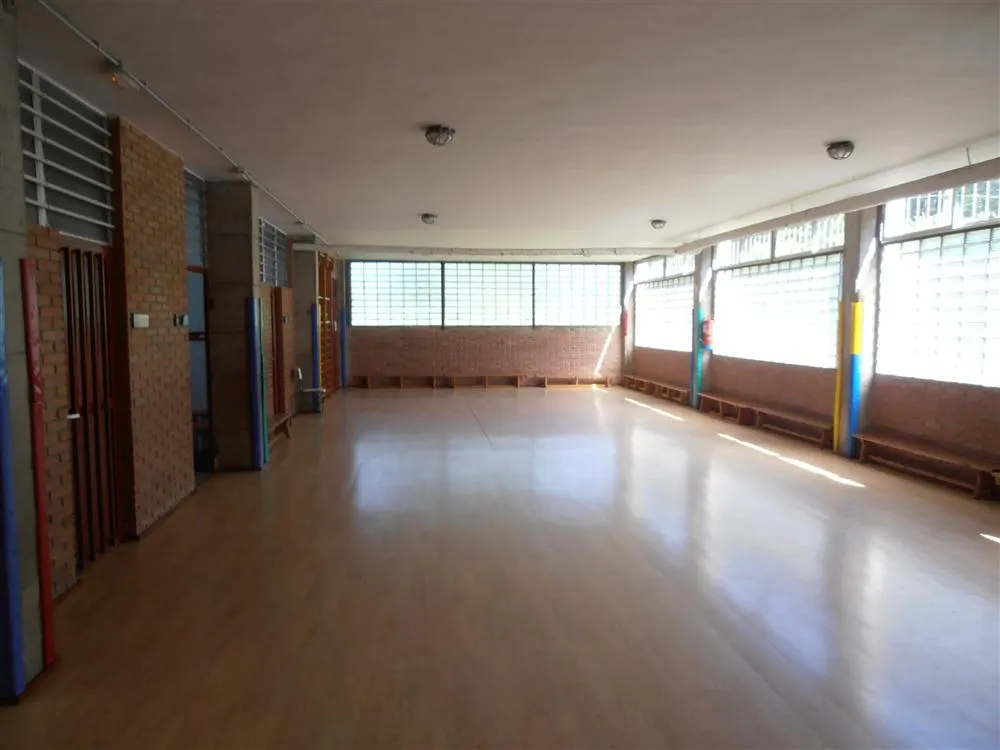 Sala interior amplia y despejada de Partzuergoko Haur Eskola Abadiñoko Haurreskola Zelaieta.
