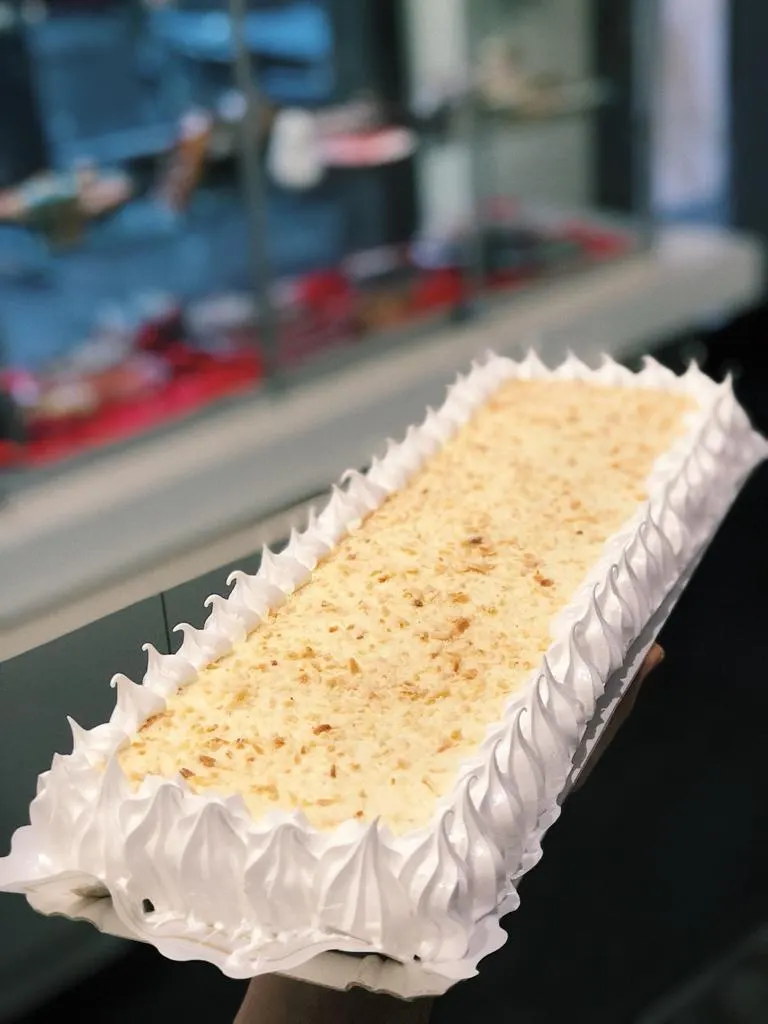 Tarta decorada con merengue de Pastelería Ayarza 1949