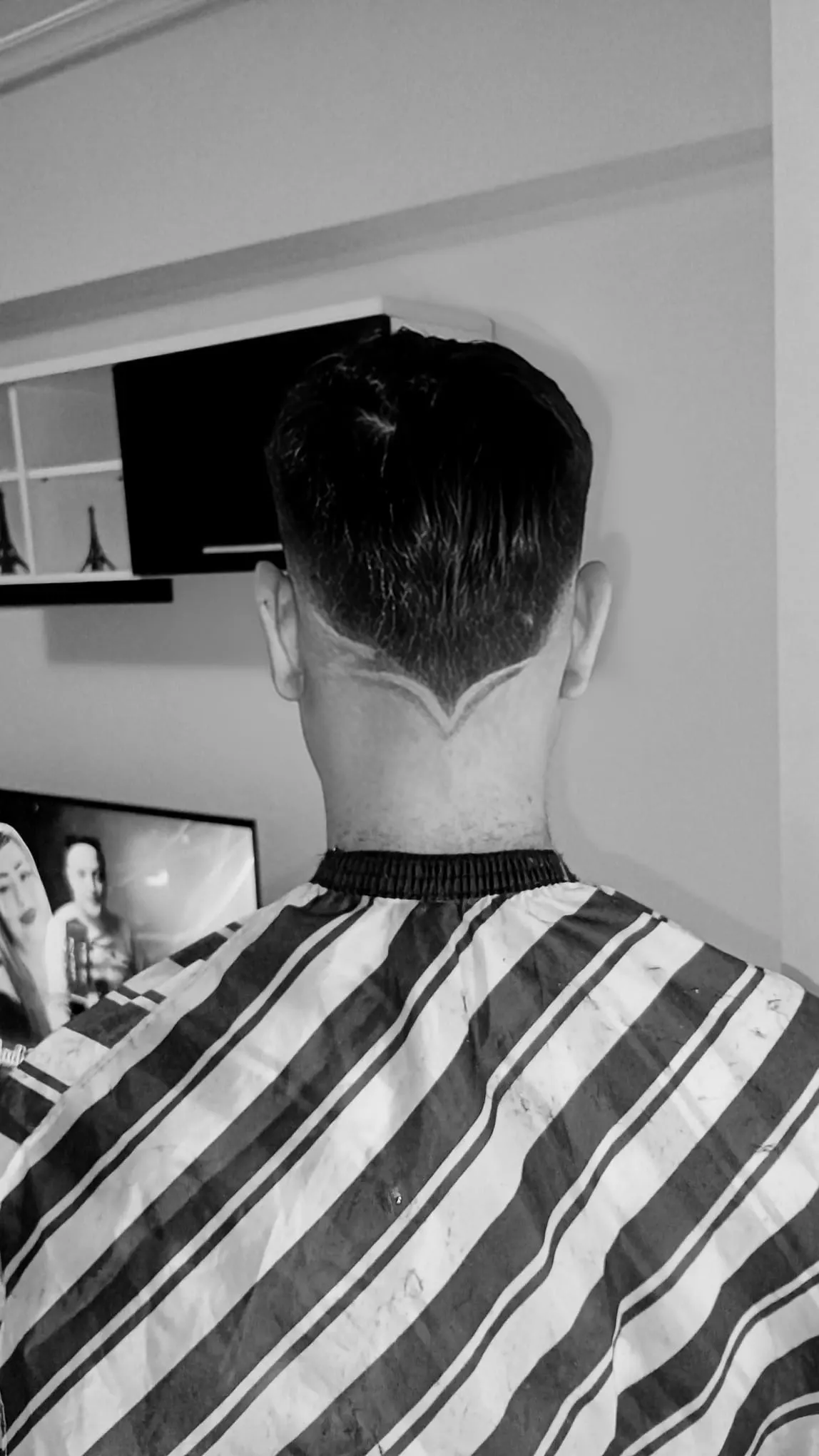 Corte degradado visto desde atrás en PELUQUERIA ABDEL BARBER SHOP.