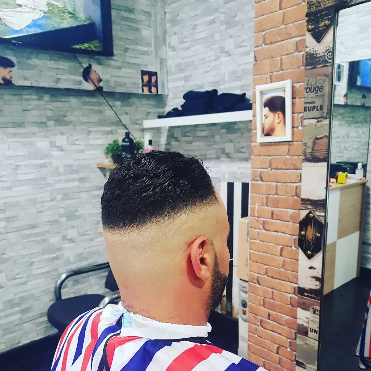Vista de un corte de pelo degradado en Peluquería Abdul