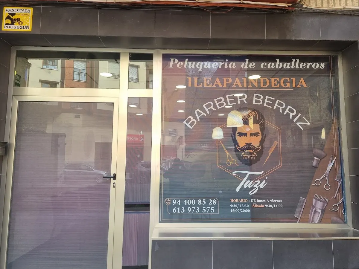 Fachada de Peluquería Tazi, peluquería de caballeros en Berriz