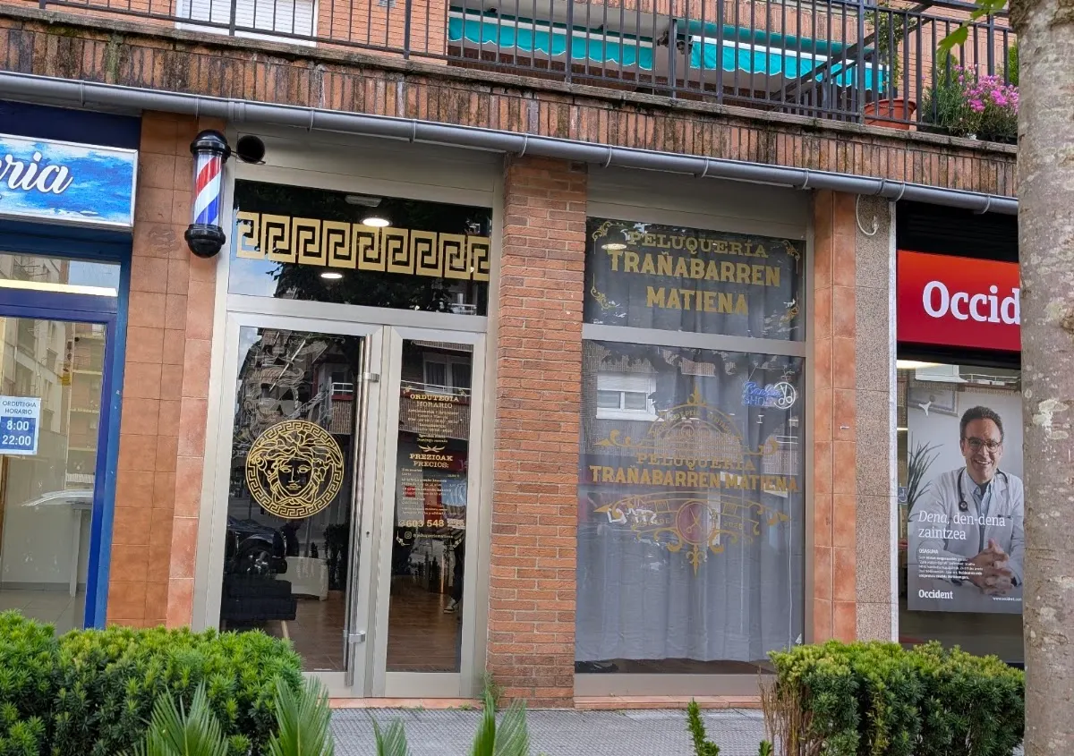 Fachada de Peluquería Trañabarren Matiena en Traña-Matiena