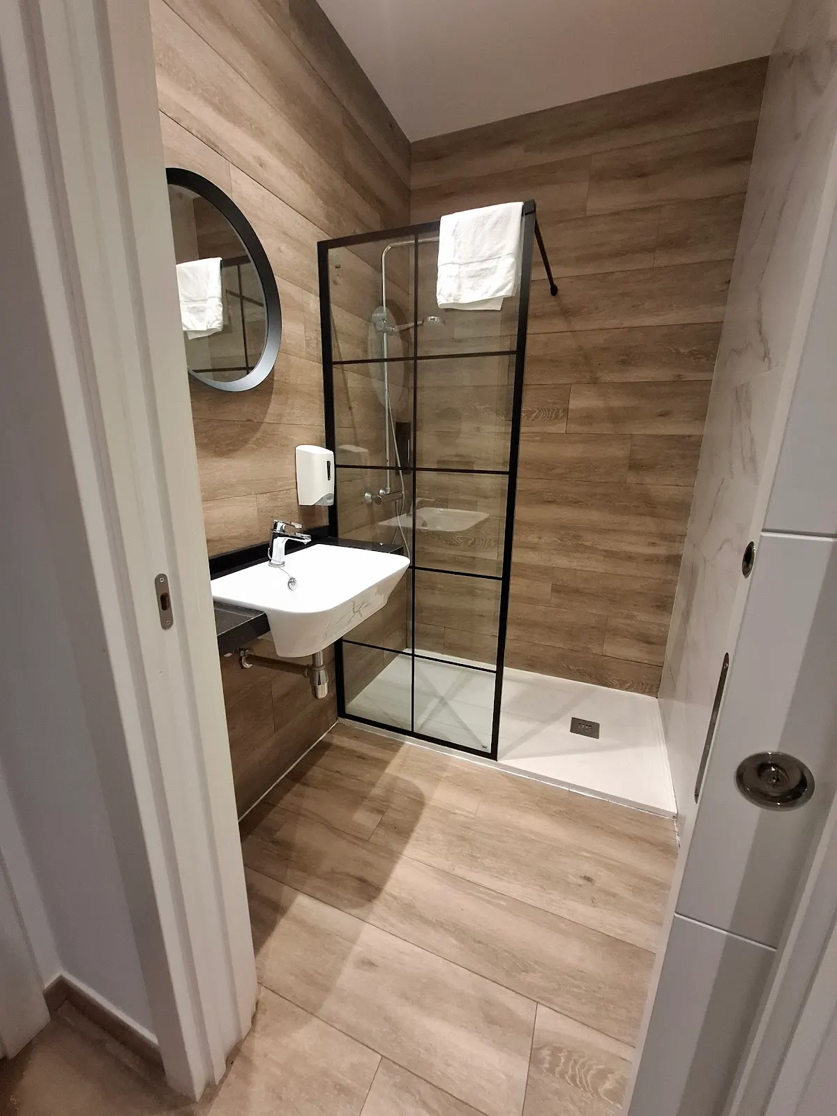 Baño privado con ducha en la Pensión Asieran