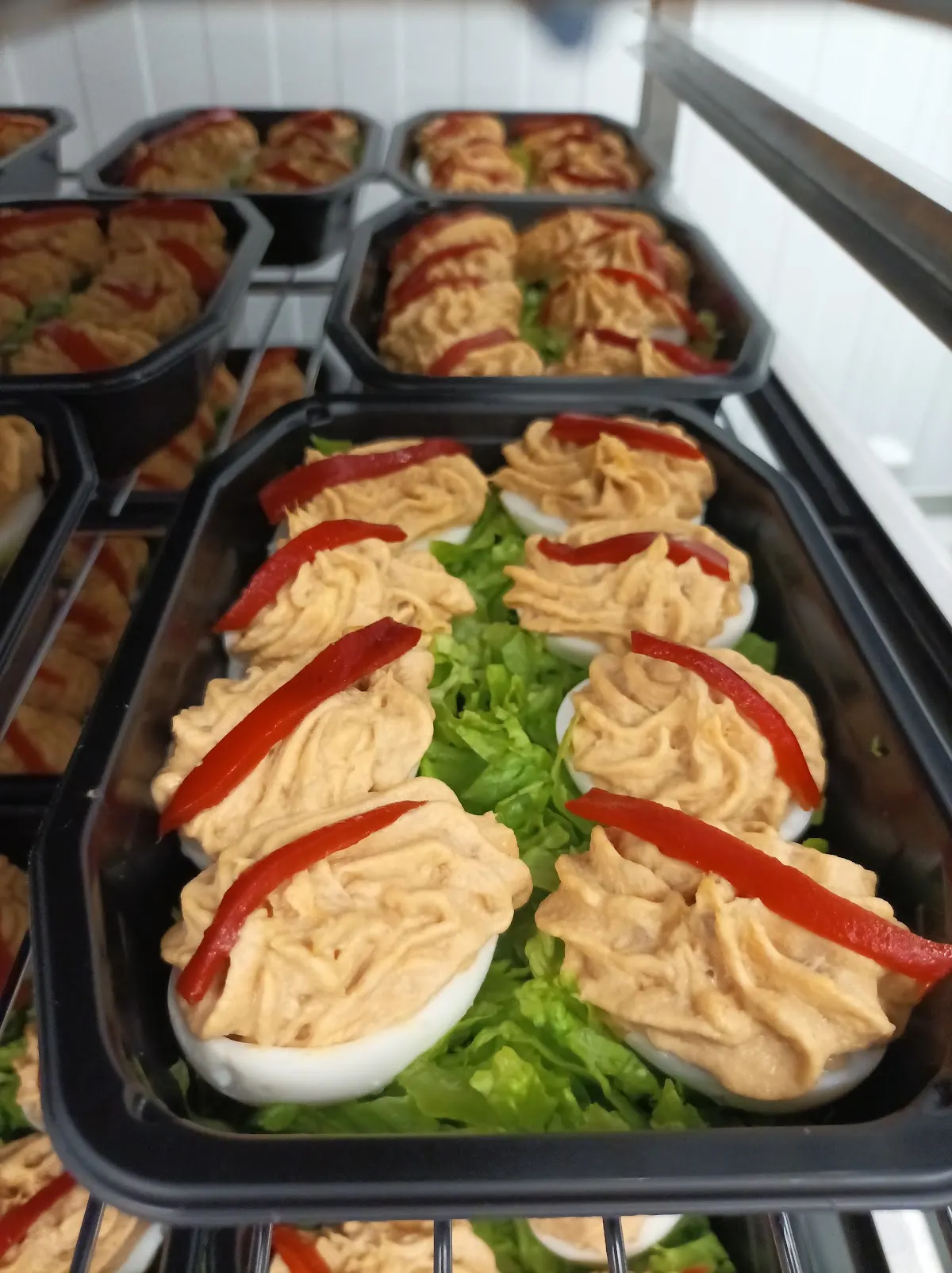 Huevos rellenos preparados para llevar en Pio Pio