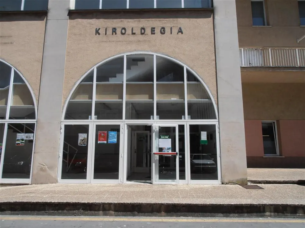 Entrada del Polideportivo Municipal de Elorrio