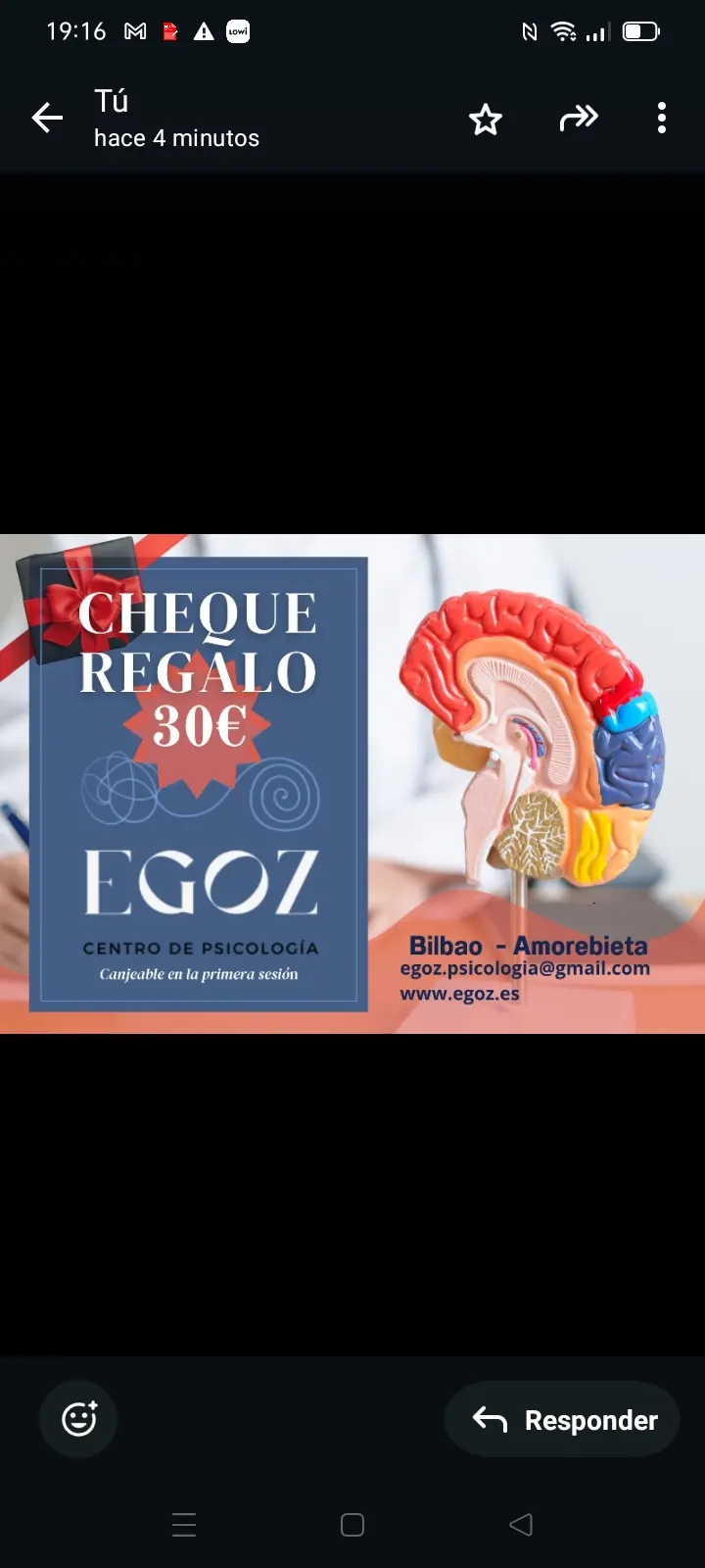 Imagen promocional de EGOZ con un anuncio de cheque regalo y una ilustración del cerebro.
