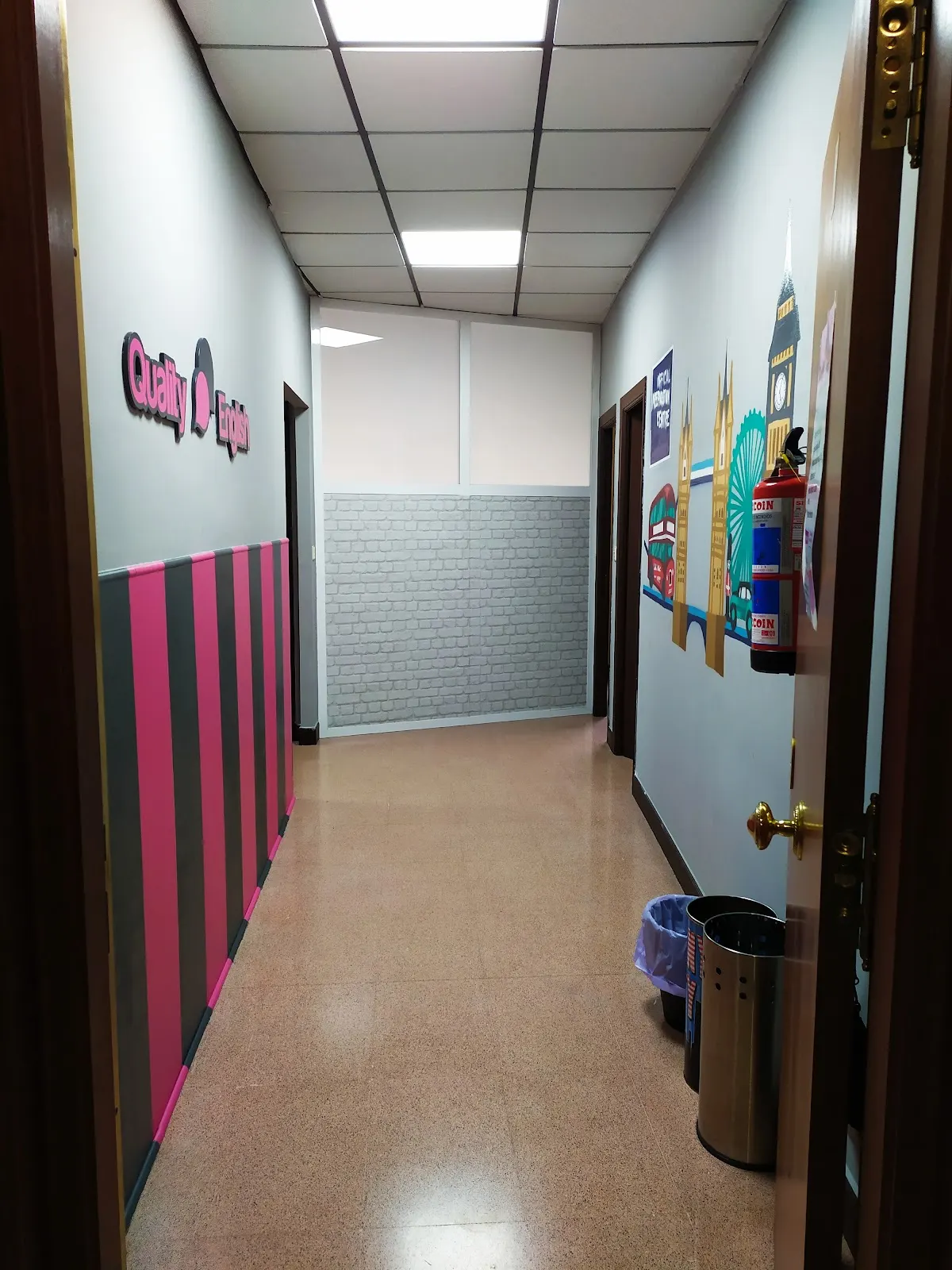 Pasillo de las instalaciones de Quality English