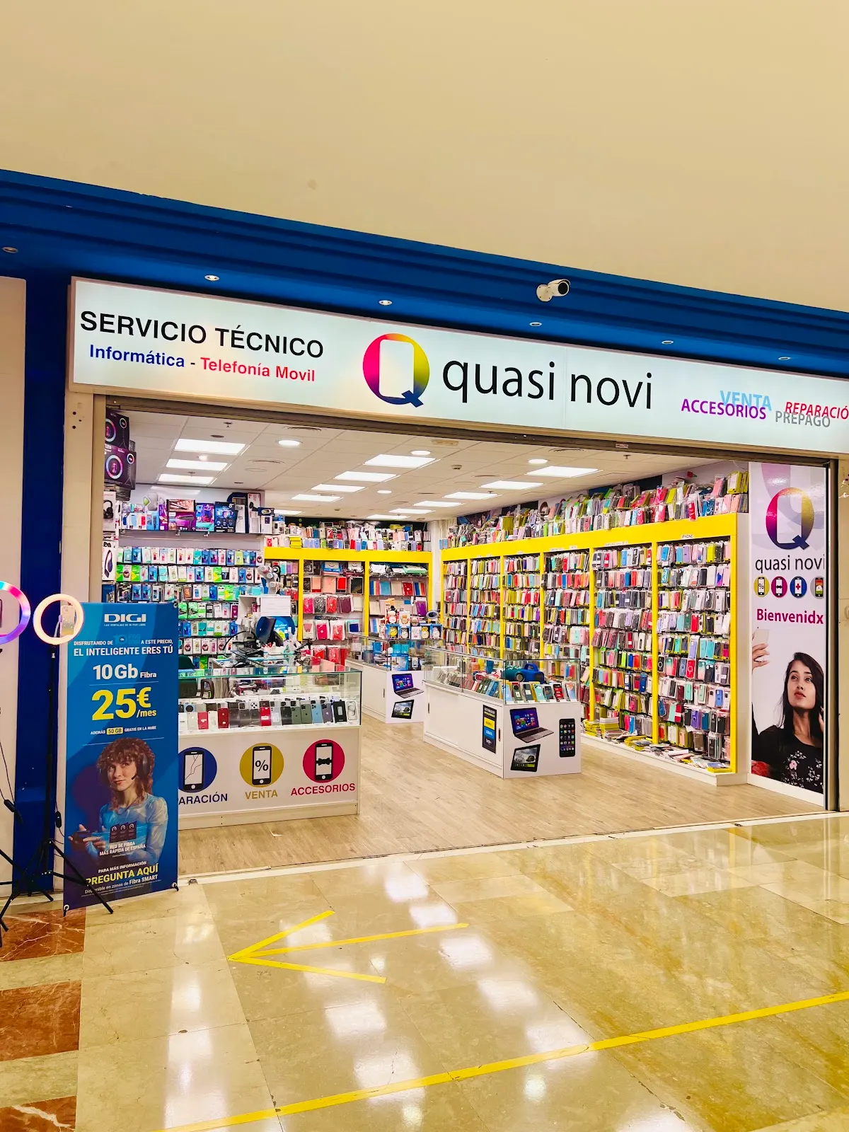 Fachada de la tienda Quasi Novi, con servicio técnico, venta y accesorios para móviles