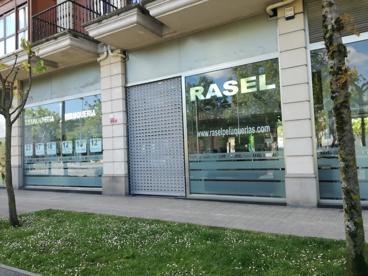 Fachada de Rasel Peluquerías en Durango.