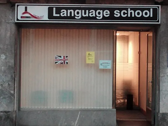 Entrada de Redhill Language, academia de idiomas en Abadiño