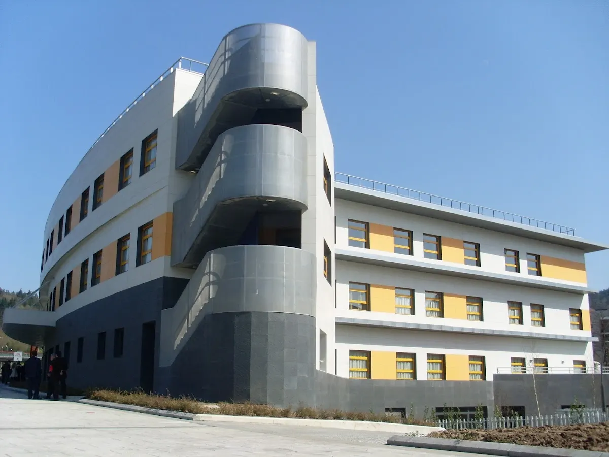 Exterior de la Residencia para mayores IMQ Igurco José María Azkuna