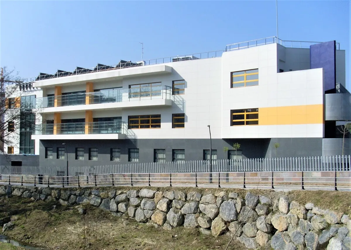 Fachada trasera de la Residencia IMQ Igurco José María Azkuna