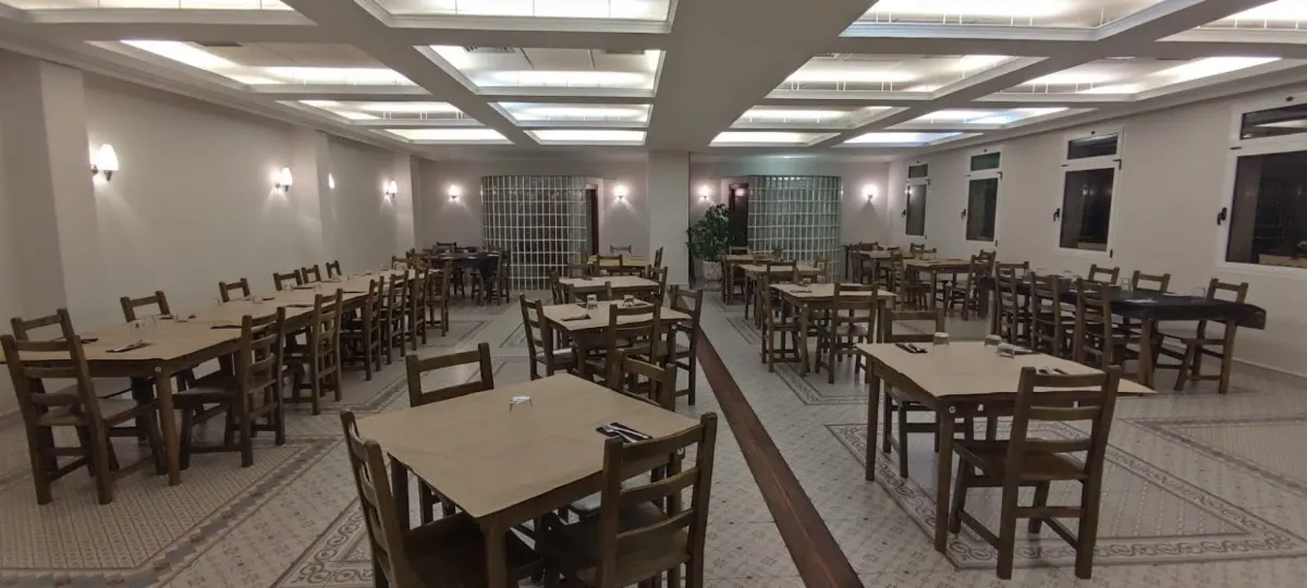 Vista de las mesas del comedor del Restaurante Bar Aboro.