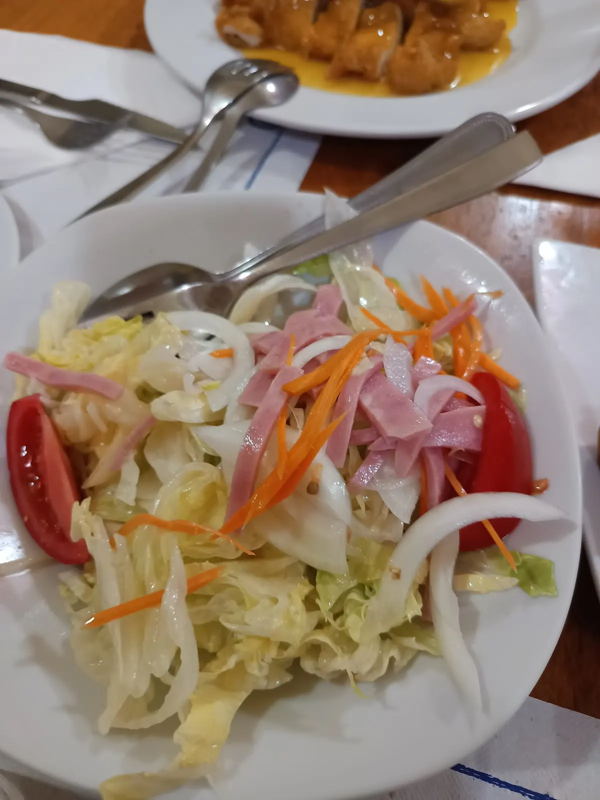 Ensalada servida en el Restaurante Bide Baltz.