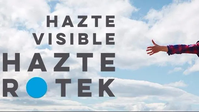 Imagen promocional de Rotek con el lema «Hazte visible» sobre un cielo nublado.