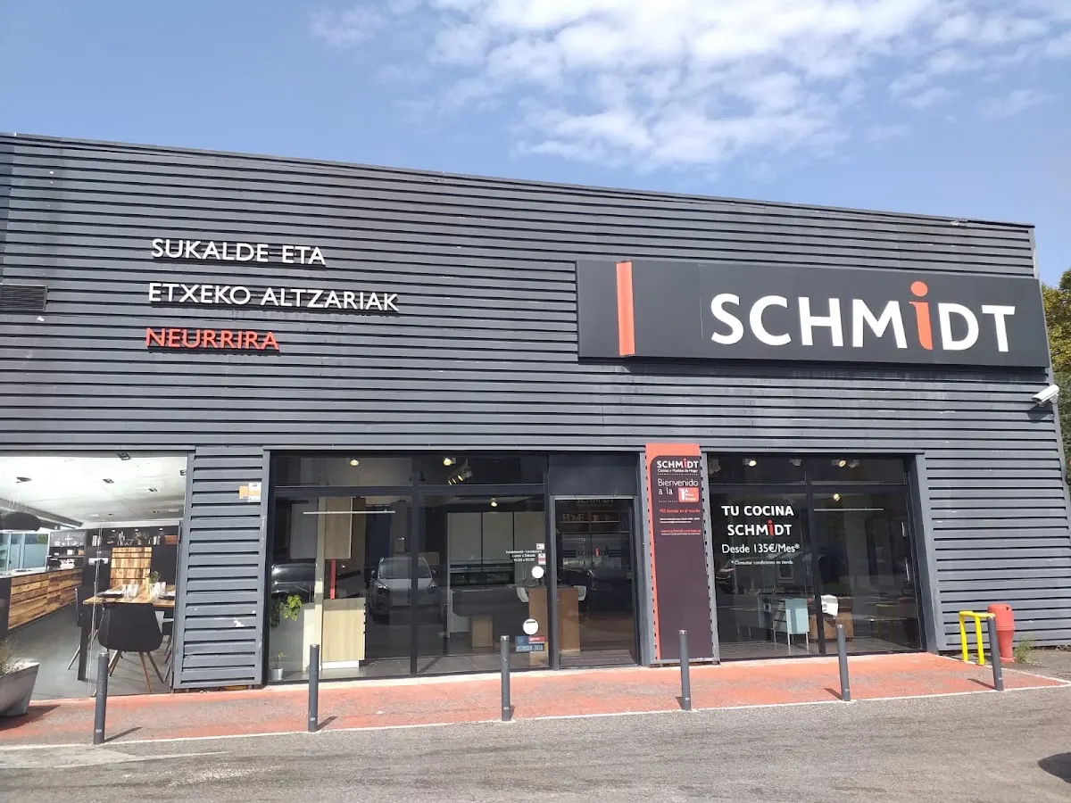 Fachada de la tienda SCHMIDT Abadiño.