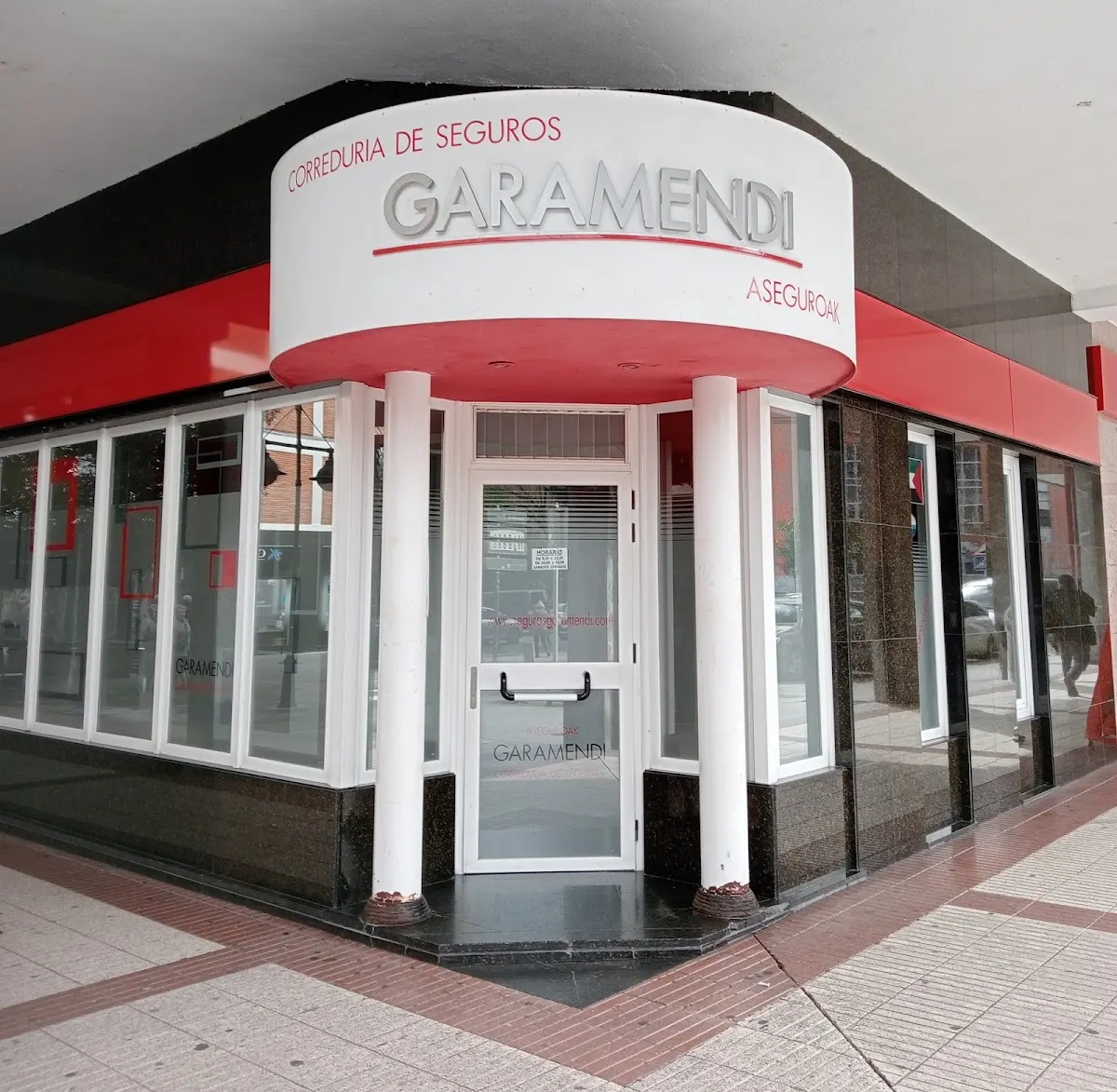Fachada de la correduría de seguros Garamendi en Amorebieta-Etxano