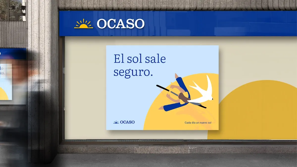 Escaparate de Seguros Ocaso con un cartel publicitario.