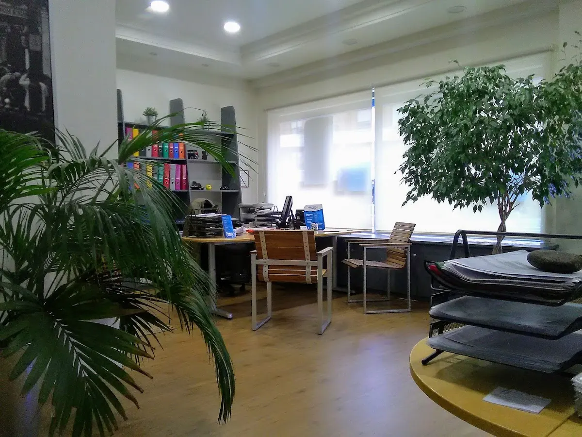 Otra vista del interior de la oficina de Seguros y Servicios Amorebieta 2012, SL.