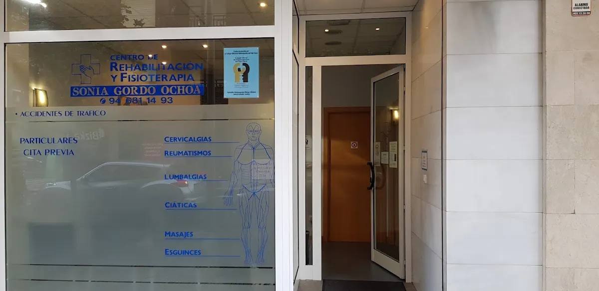 Entrada de la consulta de fisioterapia de Sonia Gordo Ochoa de Aspuru en Durango