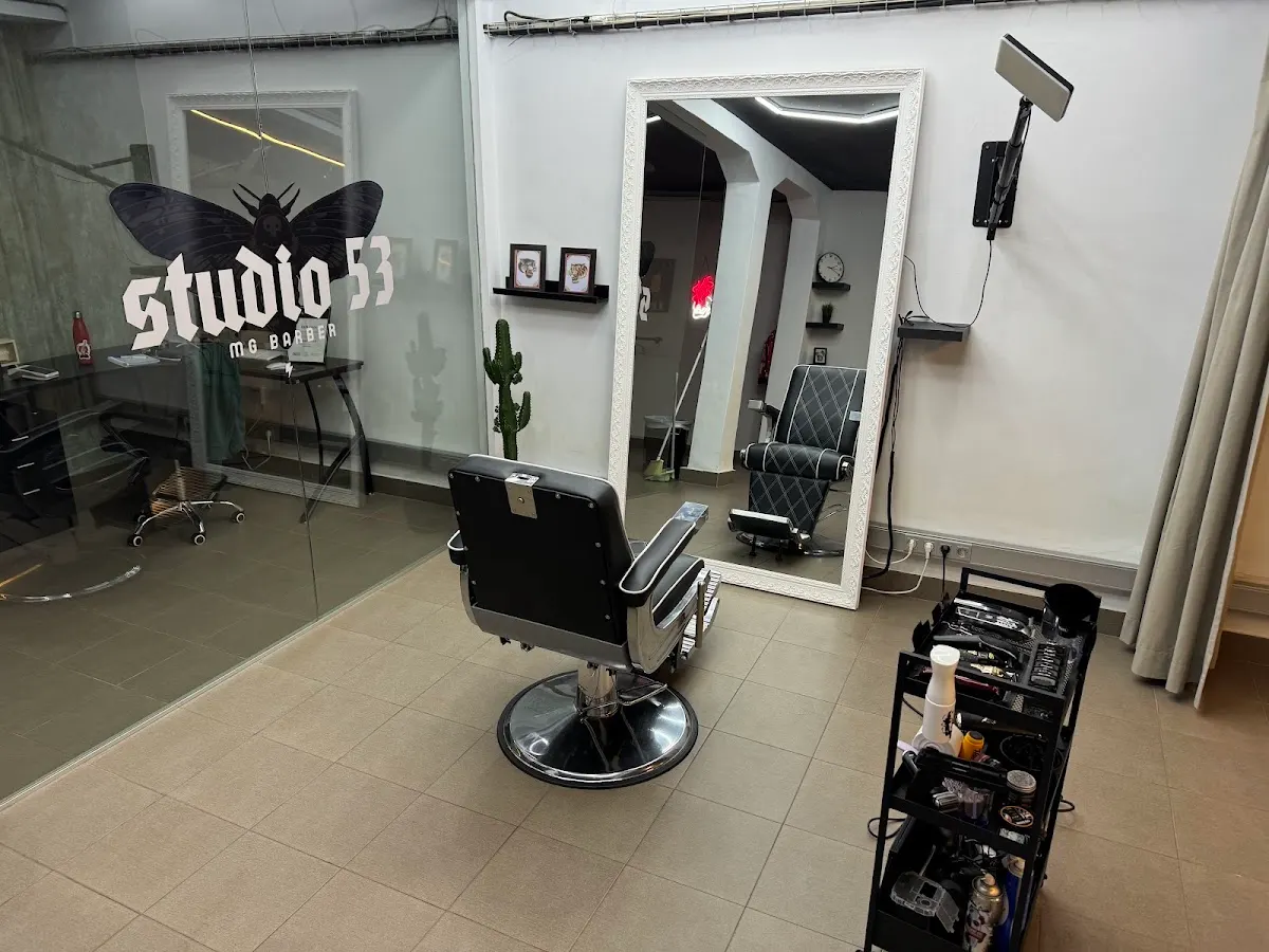Vista del espacio de corte de Studio 53 Barbería Durango