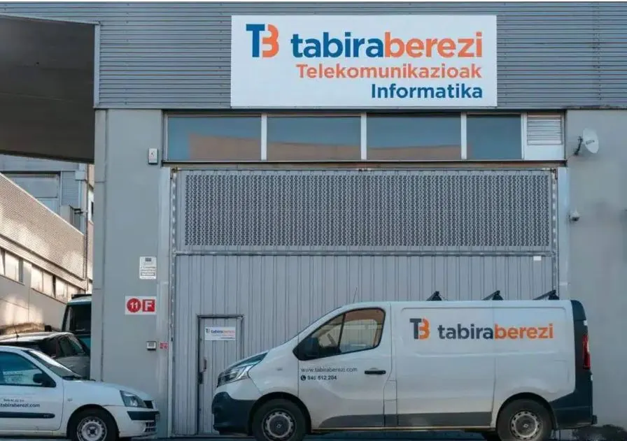 Fachada y vehículo de Tabiraberezi en Durango