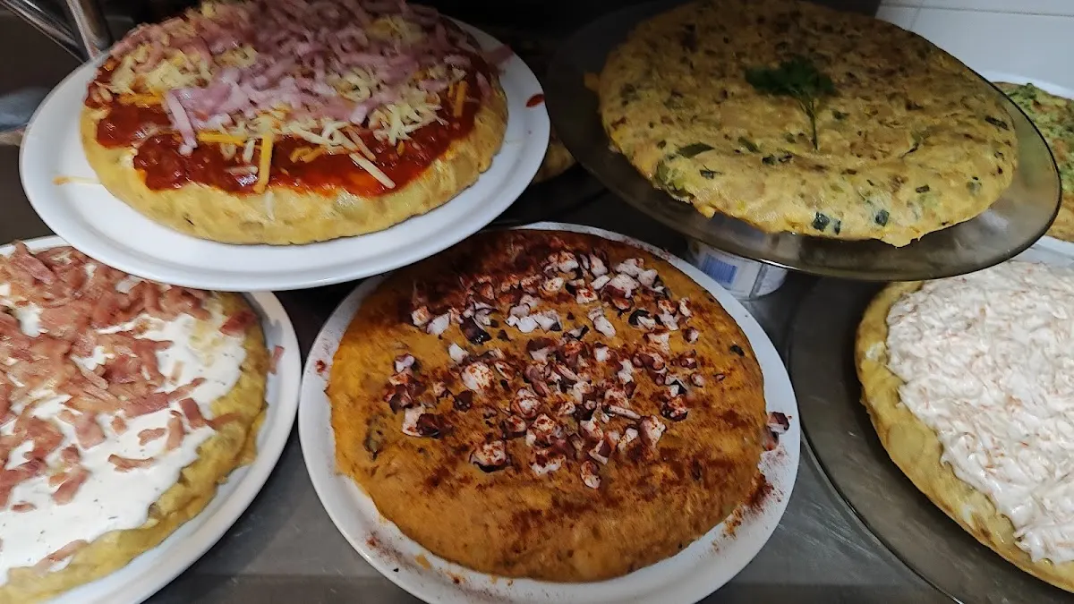 Variedad de pizzas y tortillas preparadas en Talka 2.0