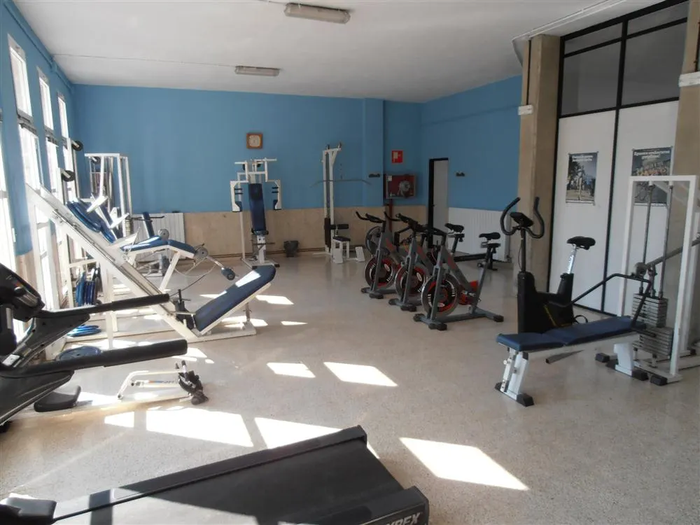 Sala de Trinkete Abadiño con bicicletas estáticas y aparatos de gimnasio