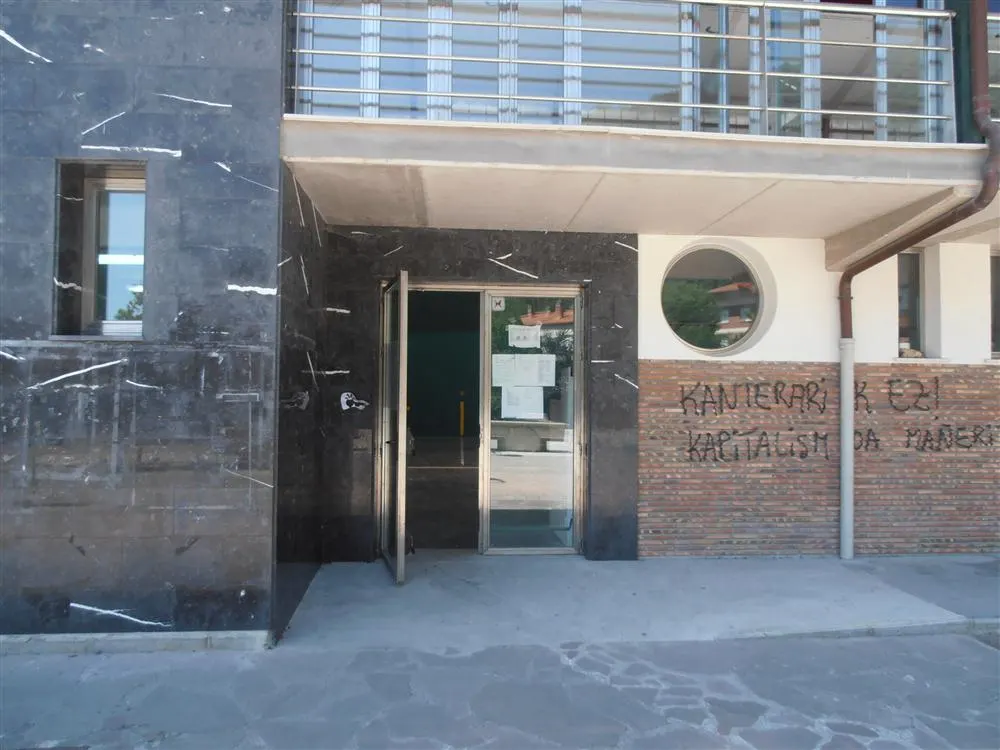 Entrada del frontón municipal Udal Pilotalekua
