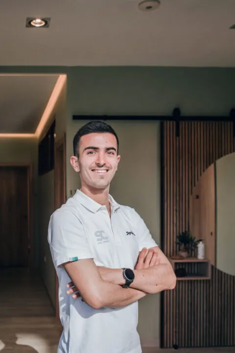 Profesional de Unai Velarde Fisioterapia en la clínica