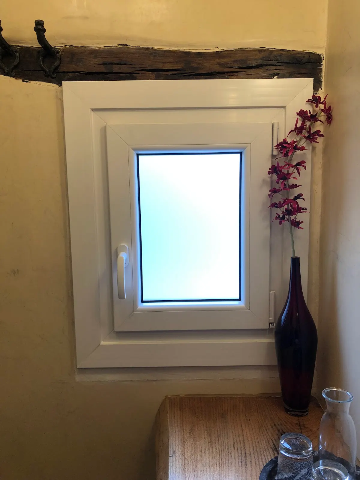Ventana de PVC instalada en una estancia, Dicoven